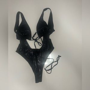 SHEIN Preowned black backless 1piece bathing suit with shiny snakeskin print